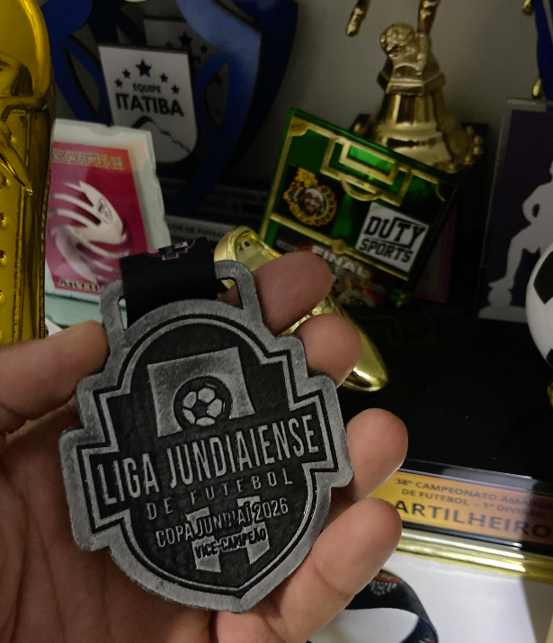 Medalha de vice-campeão da Copa Jundiaí 2026 conquistada pelo Camaradas FC